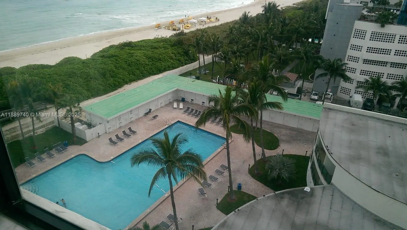 6345 Collins Ave, #937