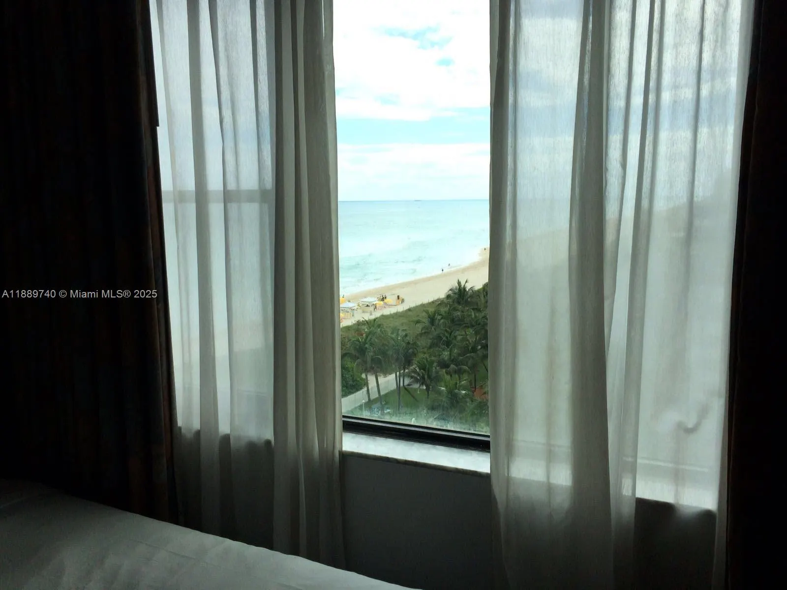 6345 Collins Ave, #937
