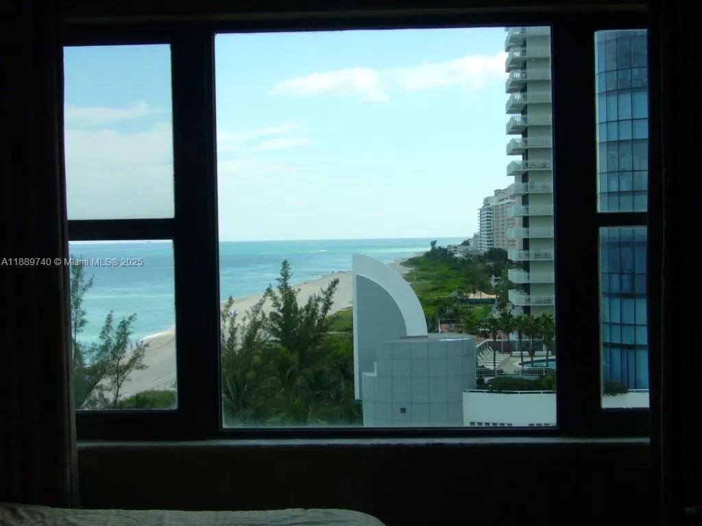 6345 Collins Ave, #937