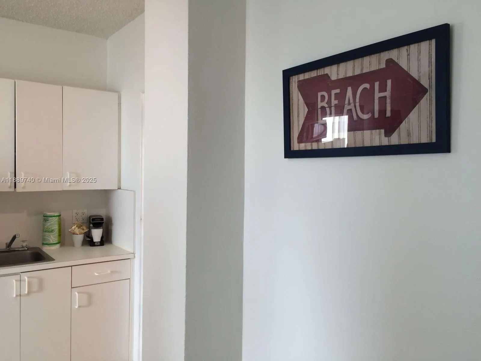 6345 Collins Ave, #937