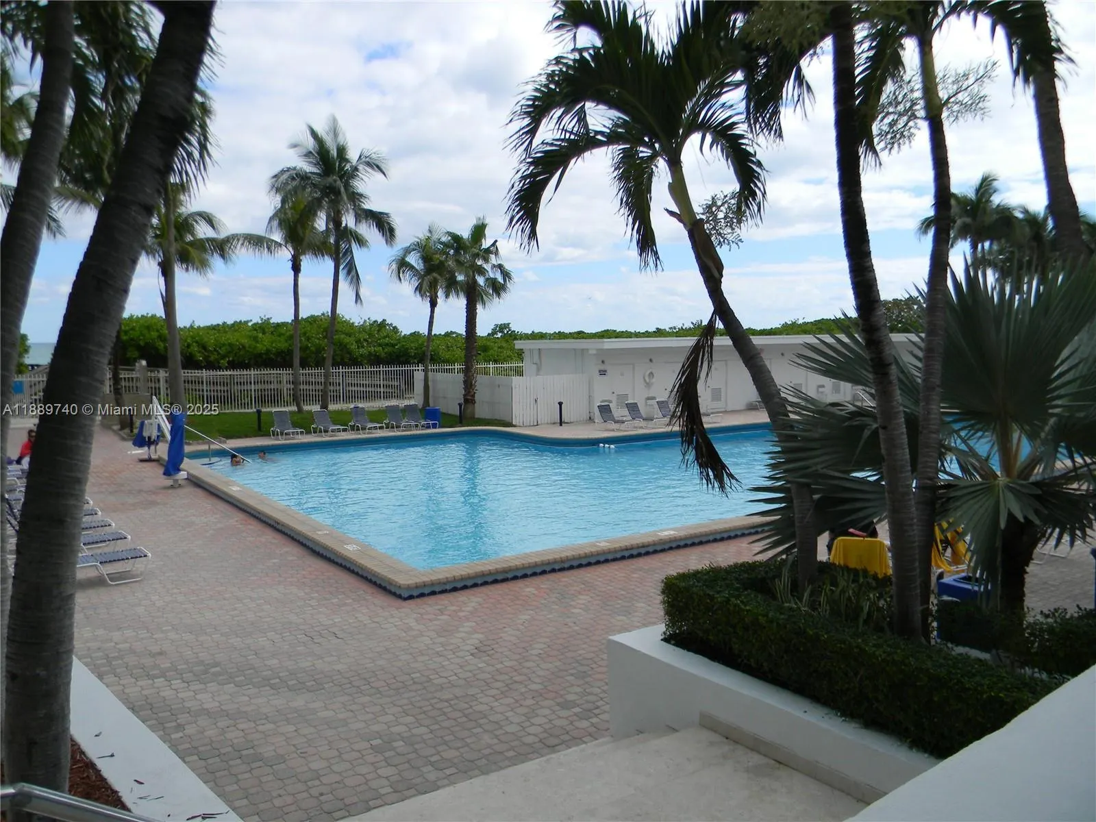 6345 Collins Ave, #937