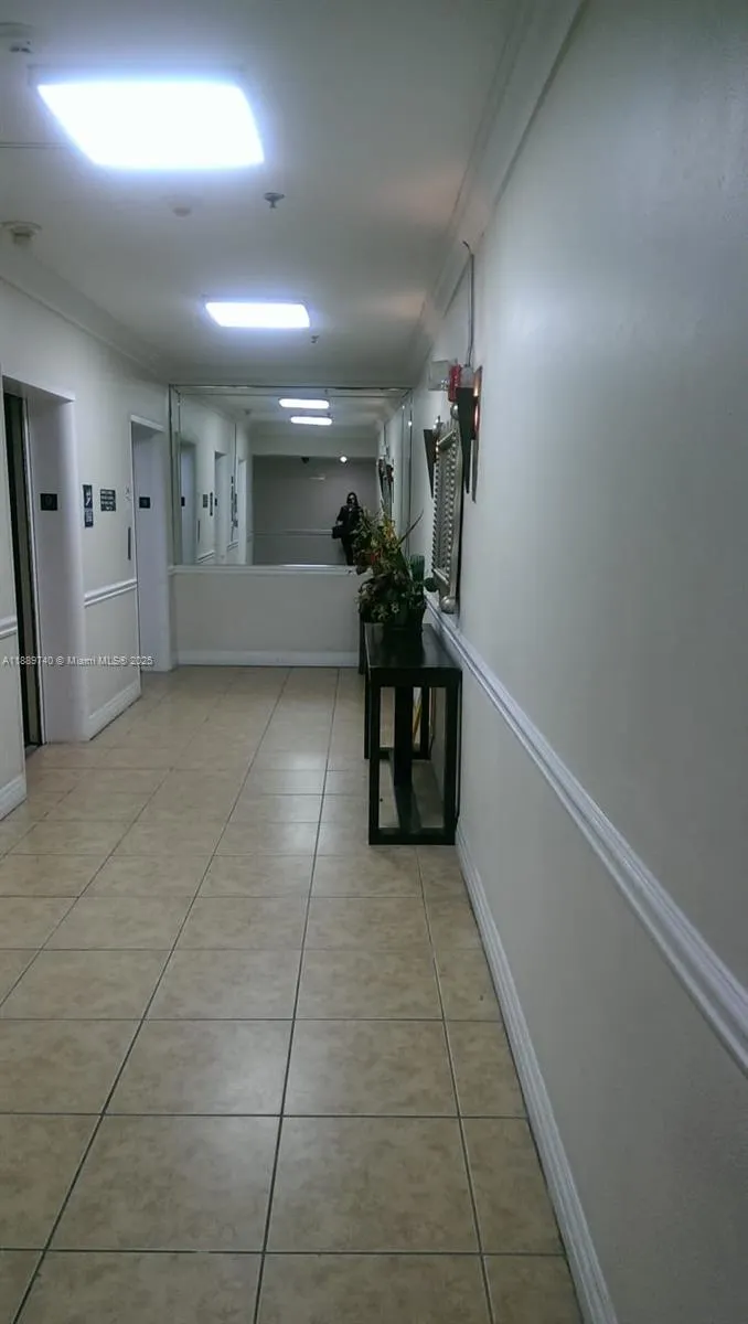 6345 Collins Ave, #937