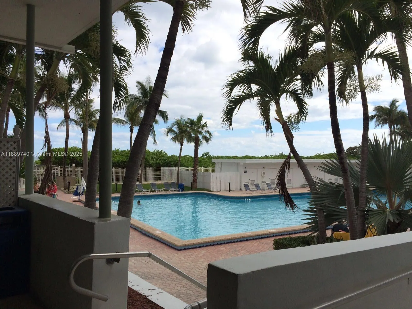 6345 Collins Ave, #937
