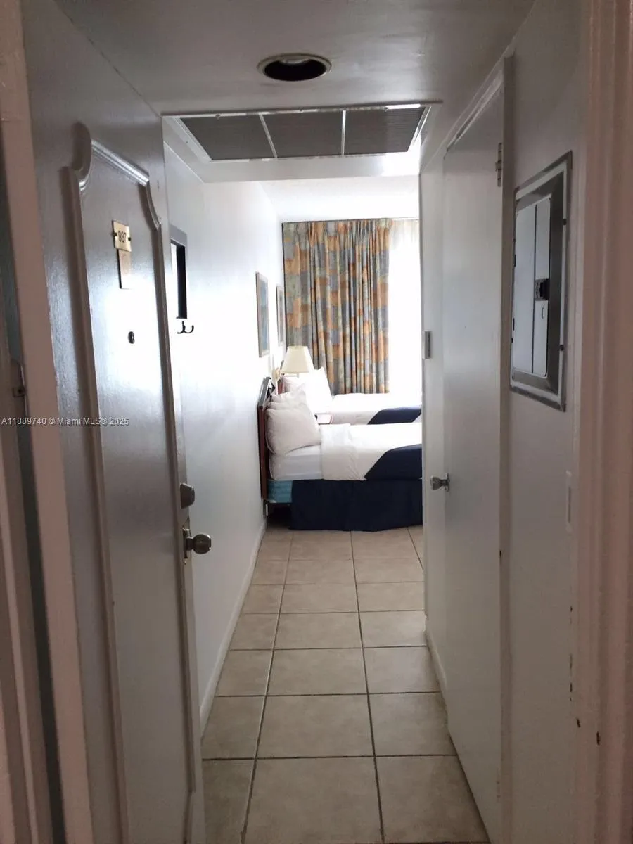 6345 Collins Ave, #937
