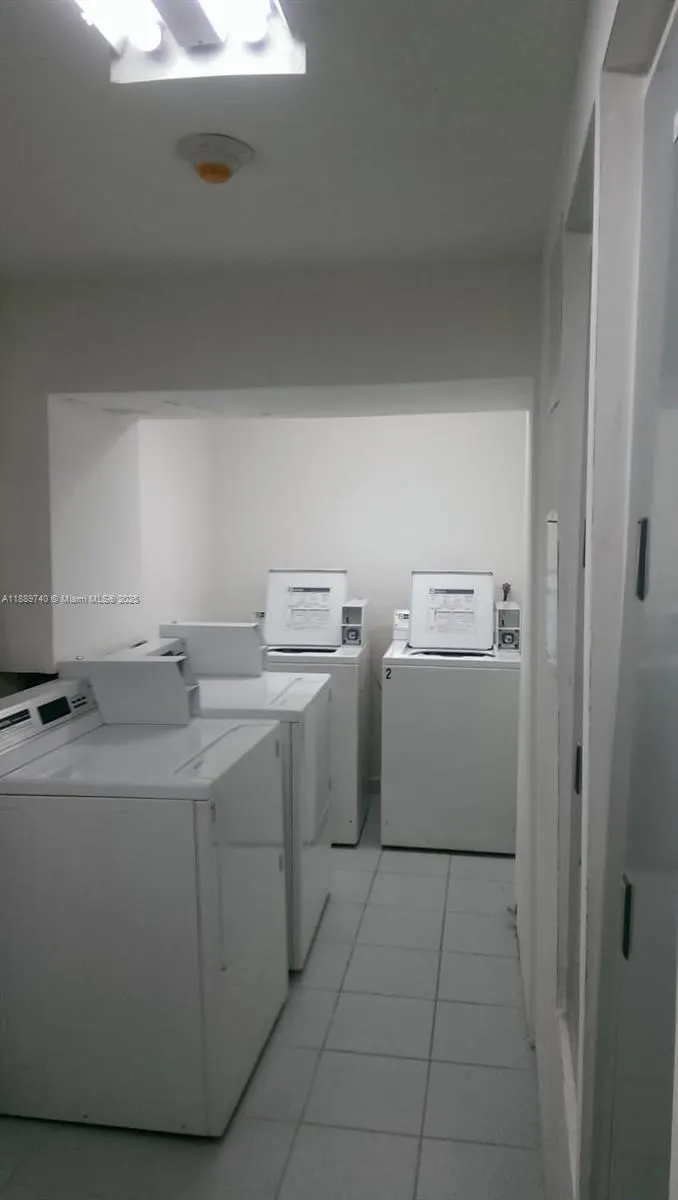 6345 Collins Ave, #937