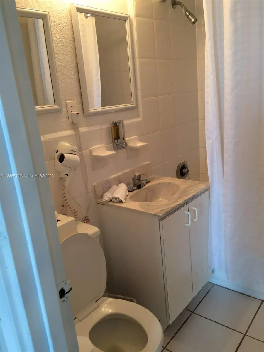 6345 Collins Ave, #937