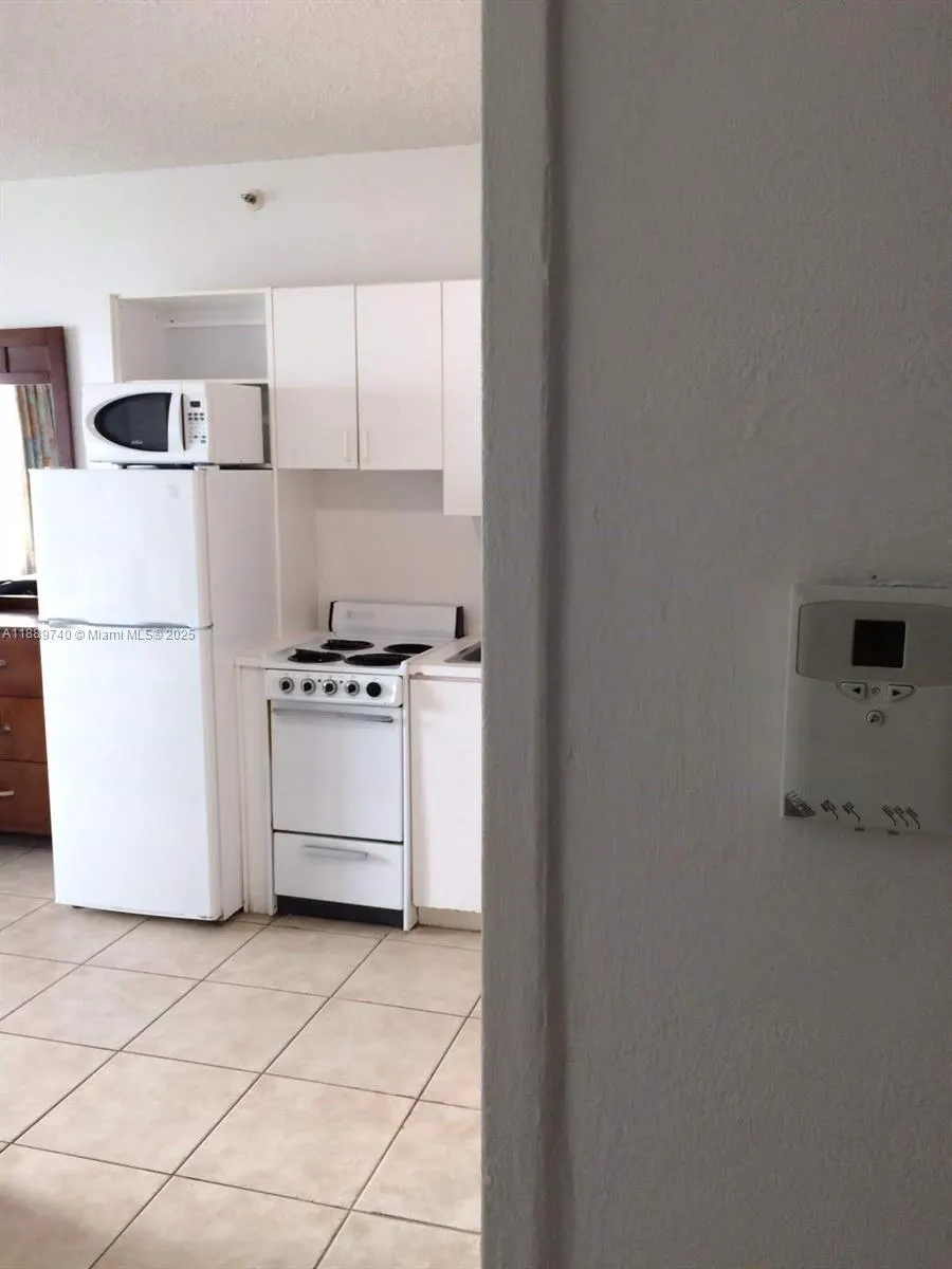 6345 Collins Ave, #937