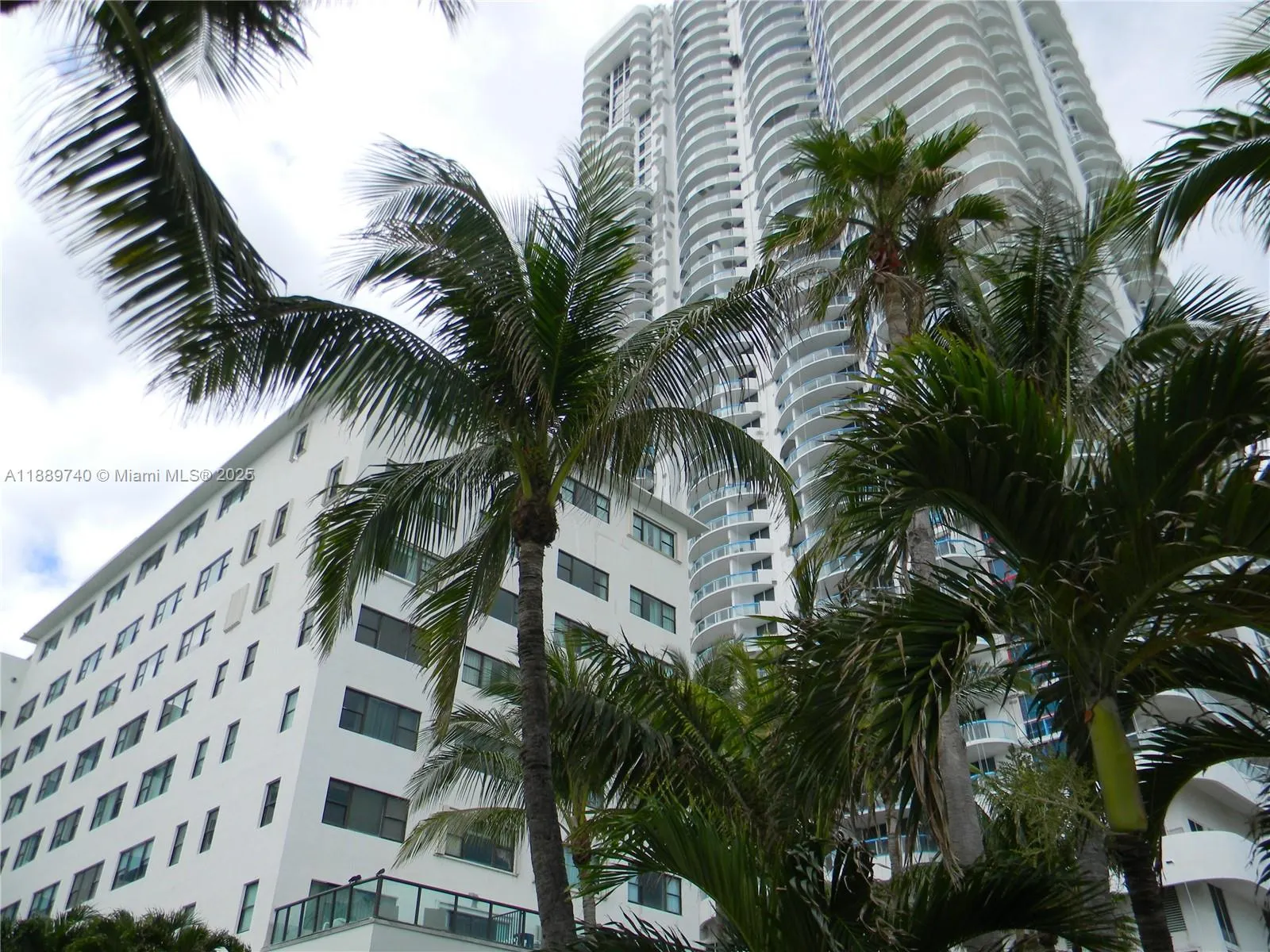 6345 Collins Ave, #937