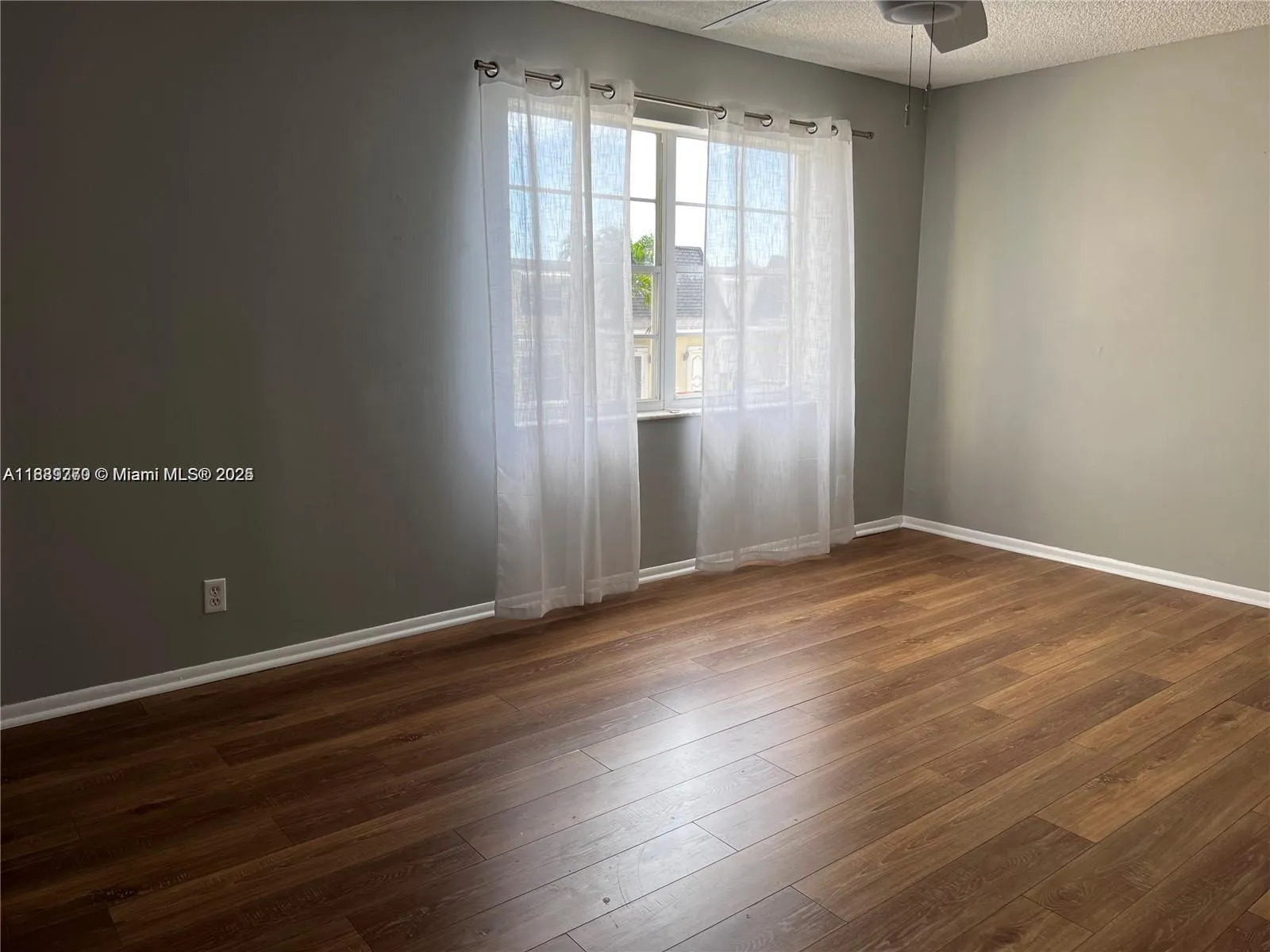 2410 NE 10th St, #123