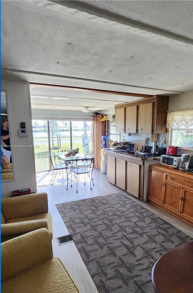 1792 Riverside Dr.