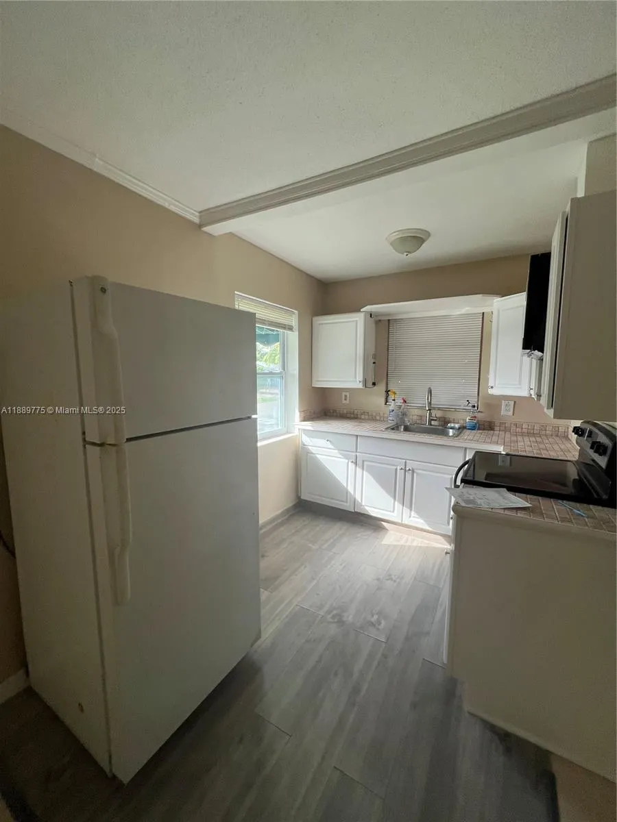 3050 Hayes St, #1