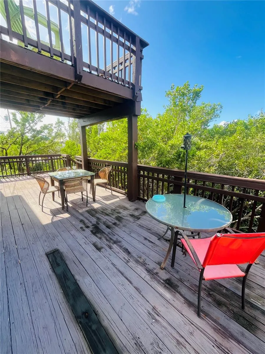 202 W Canal Dr