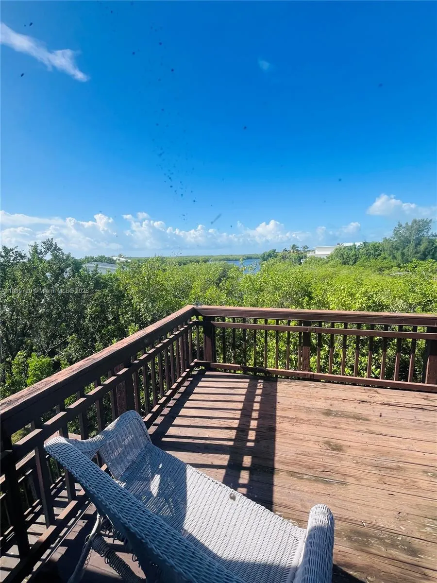 202 W Canal Dr