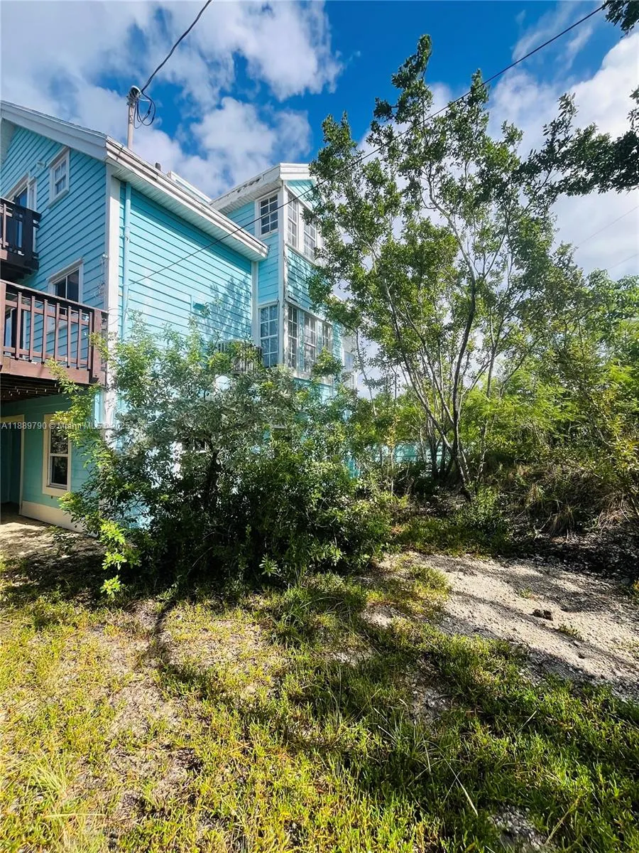 202 W Canal Dr