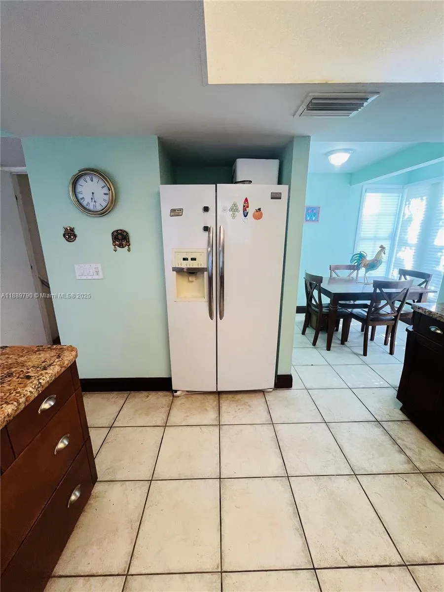 202 W Canal Dr