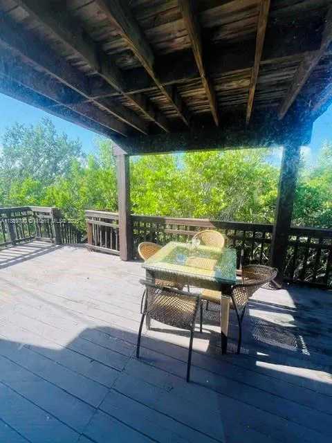 202 W Canal Dr