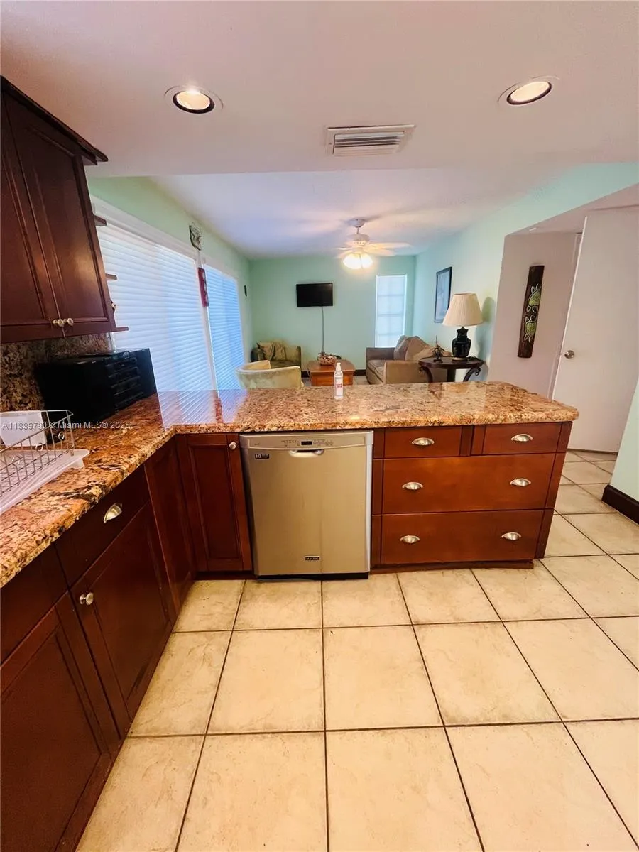 202 W Canal Dr