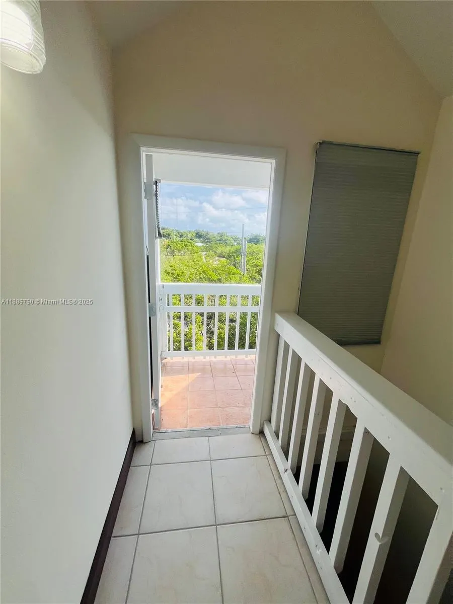 202 W Canal Dr
