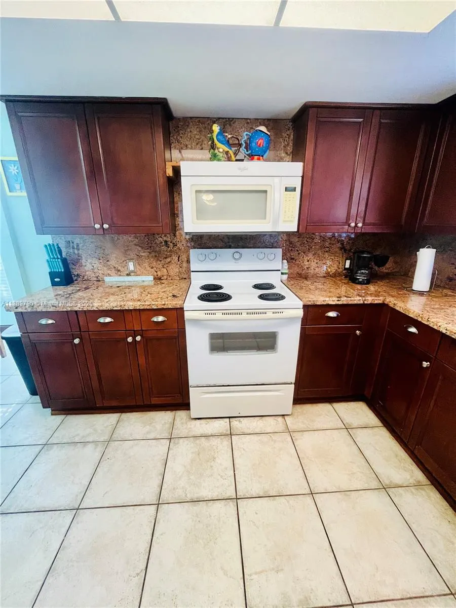 202 W Canal Dr