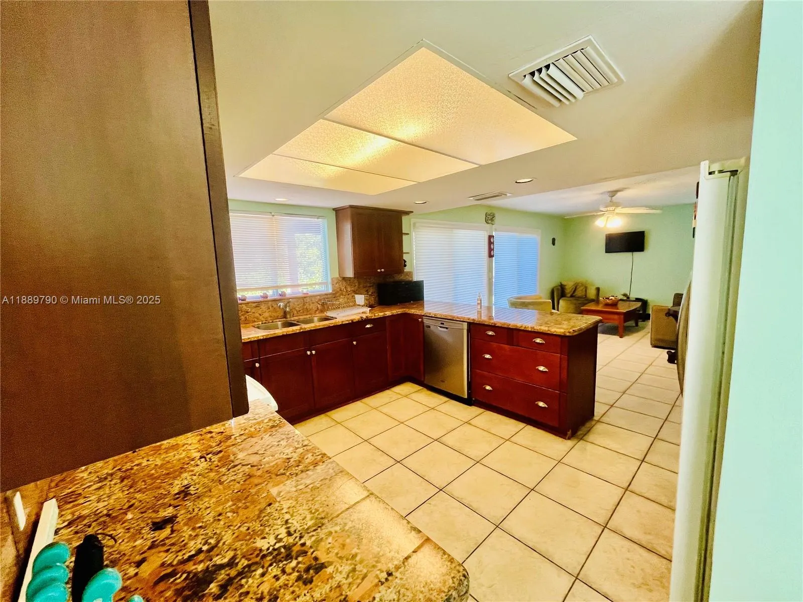 202 W Canal Dr