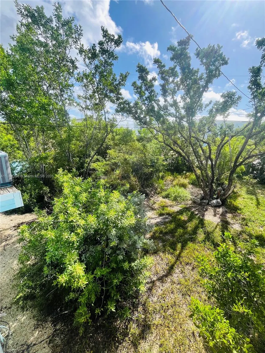 202 W Canal Dr