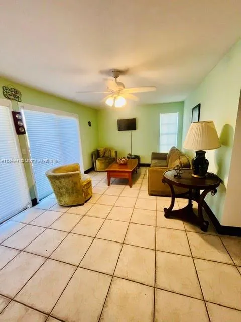 202 W Canal Dr