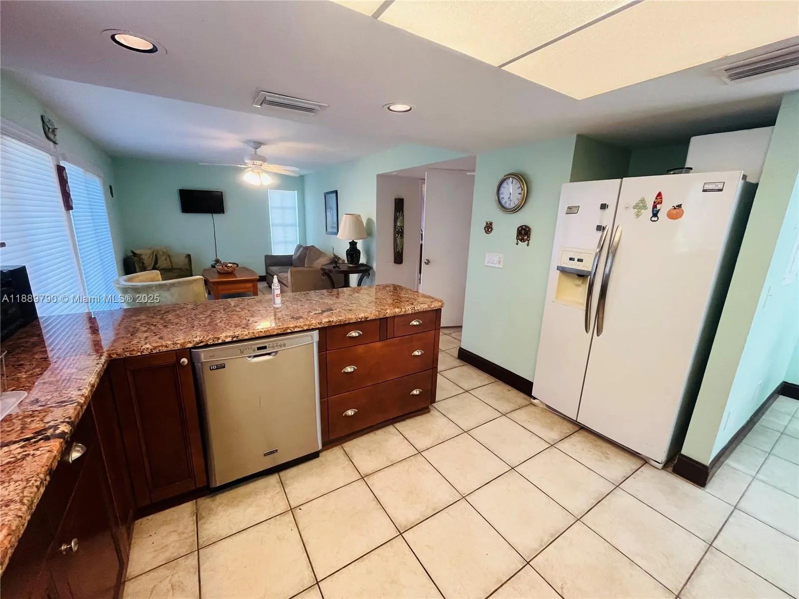 202 W Canal Dr