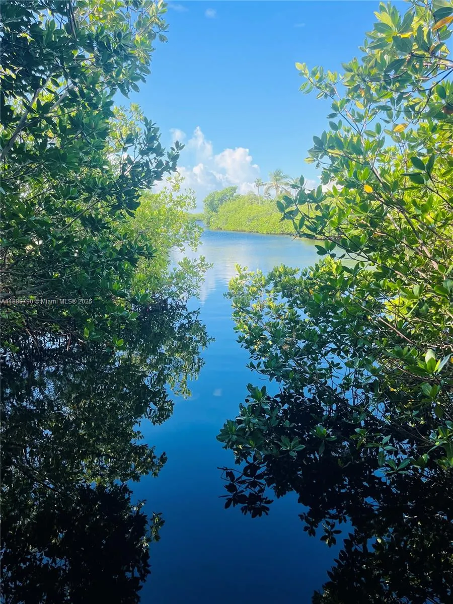 202 W Canal Dr