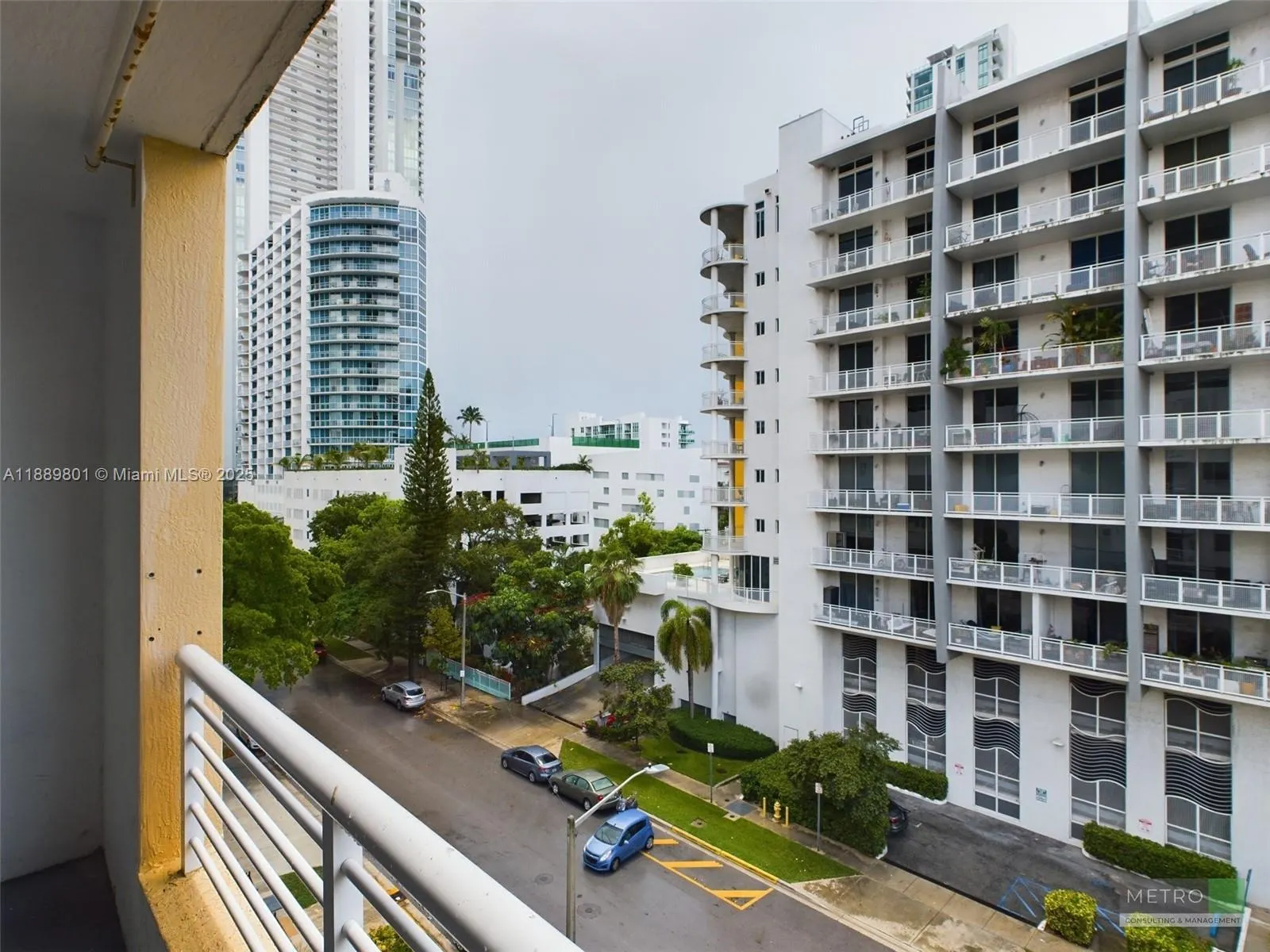 425 NE 30th St, #402
