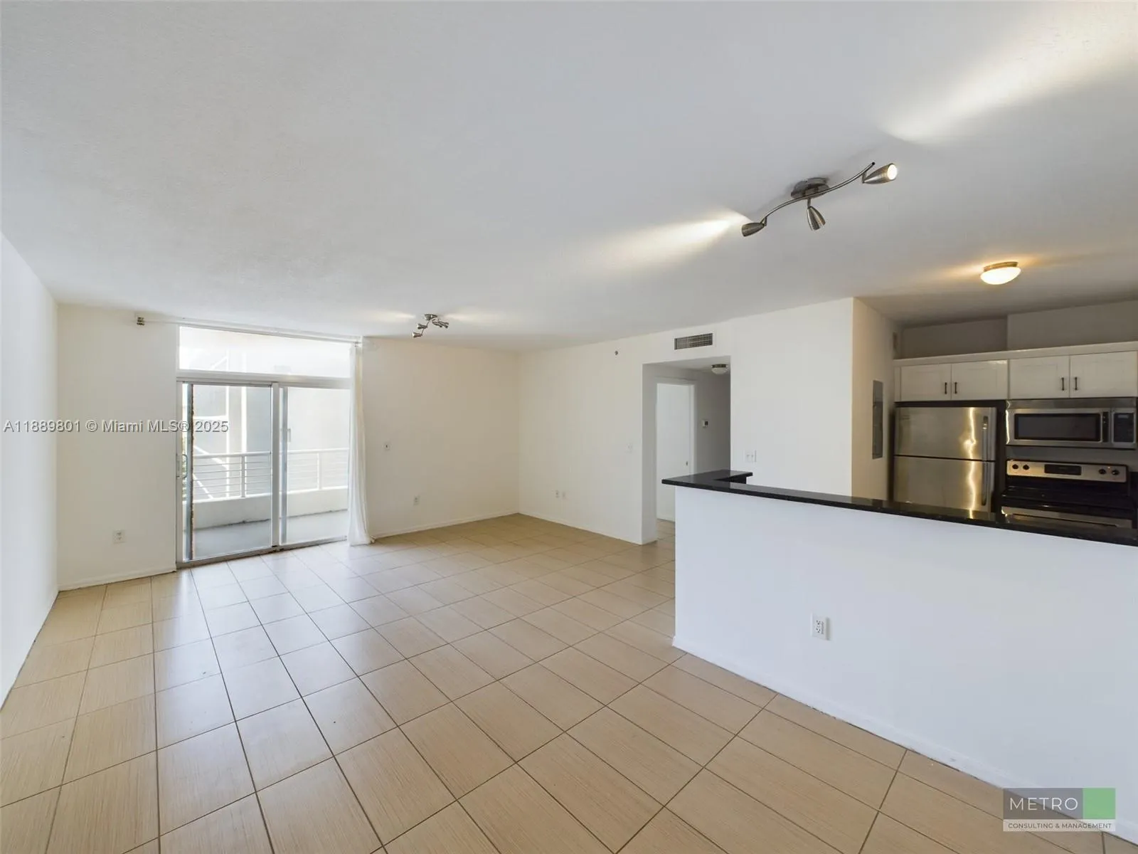 425 NE 30th St, #402