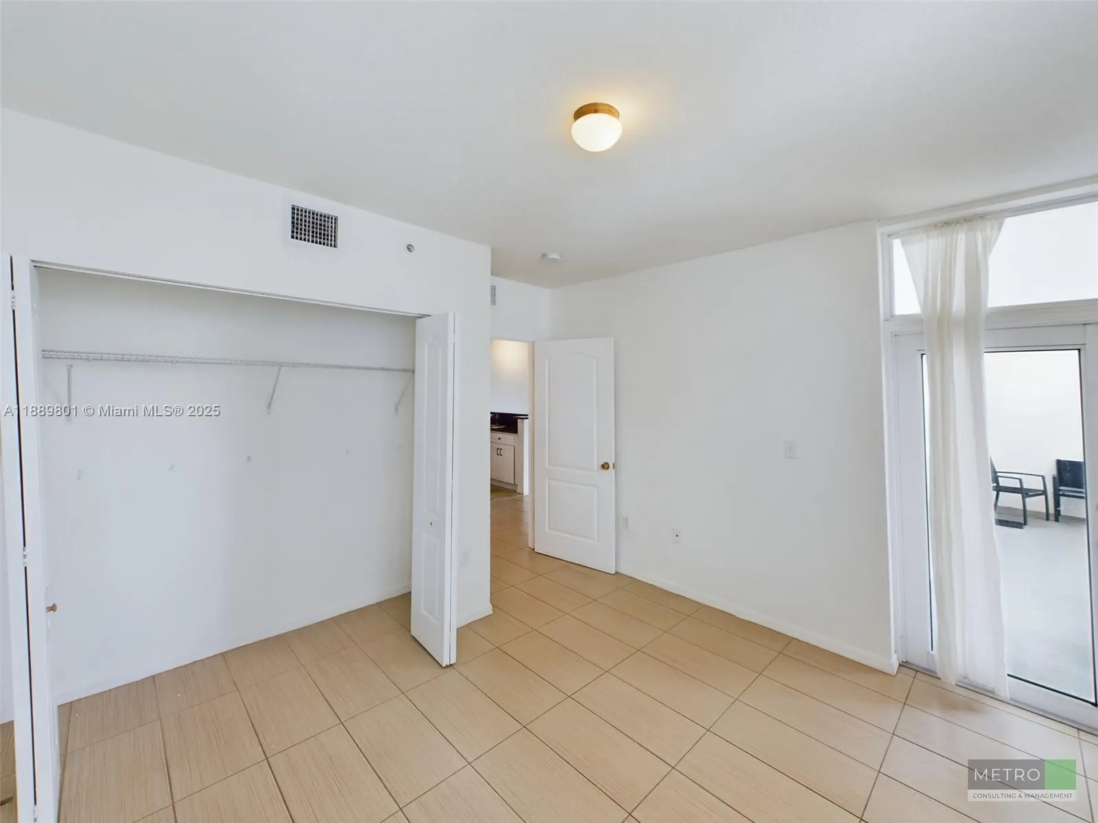 425 NE 30th St, #402