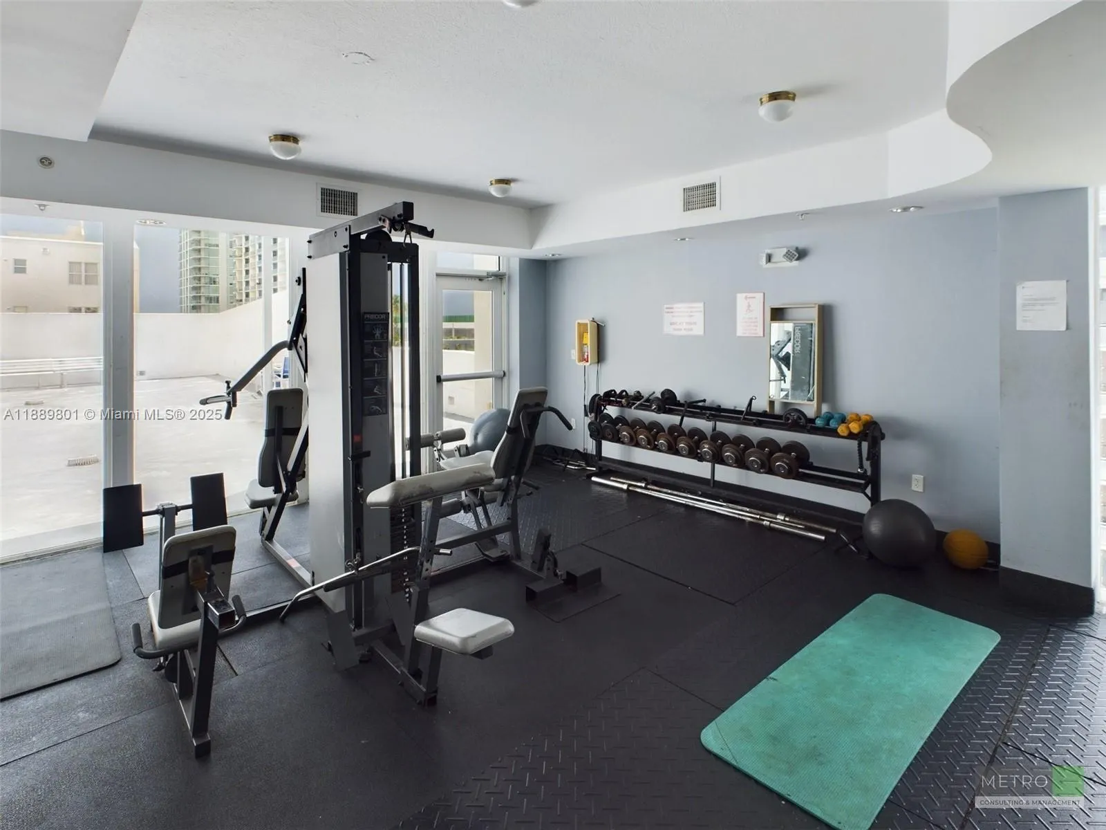 425 NE 30th St, #402