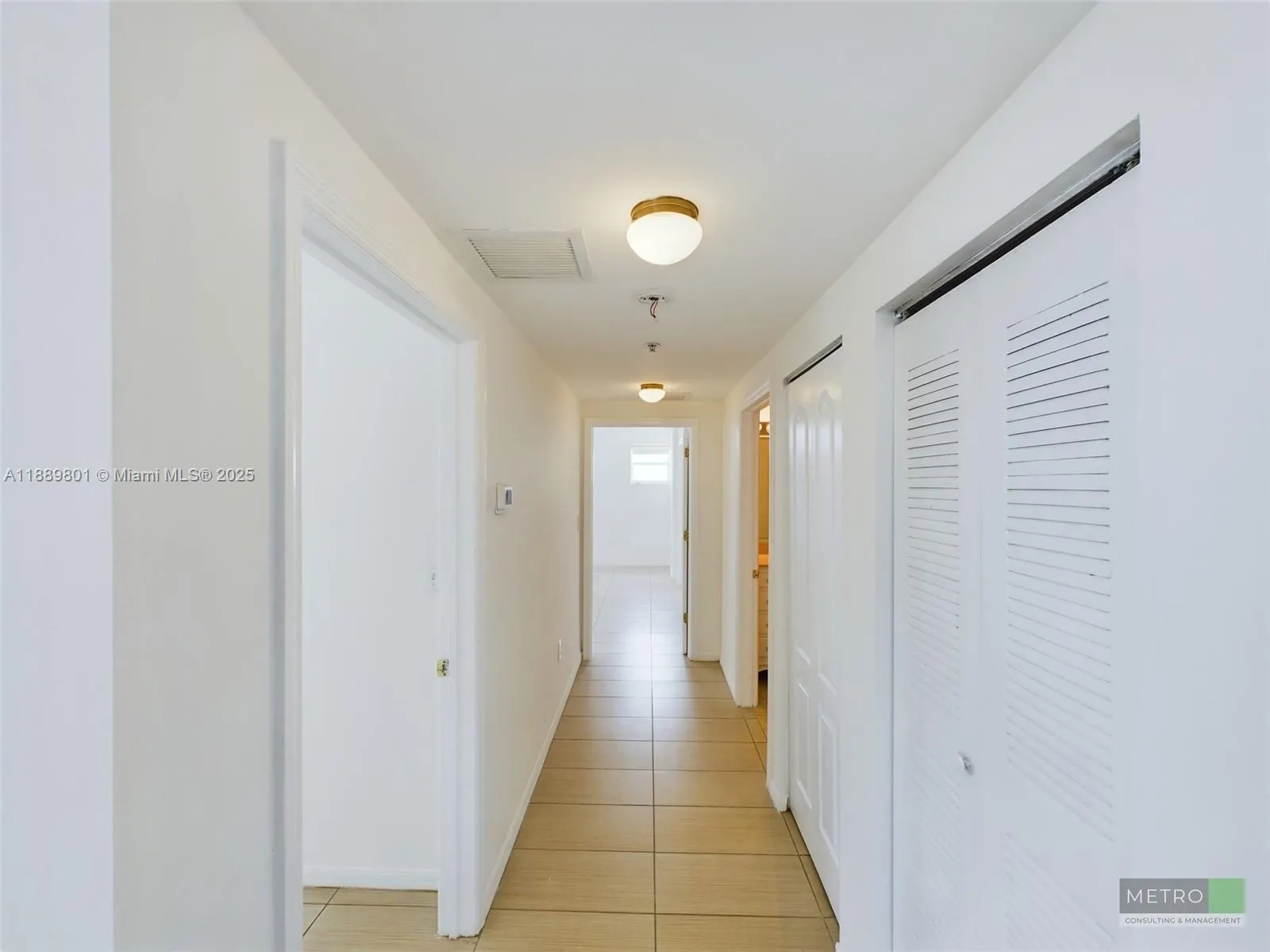 425 NE 30th St, #402