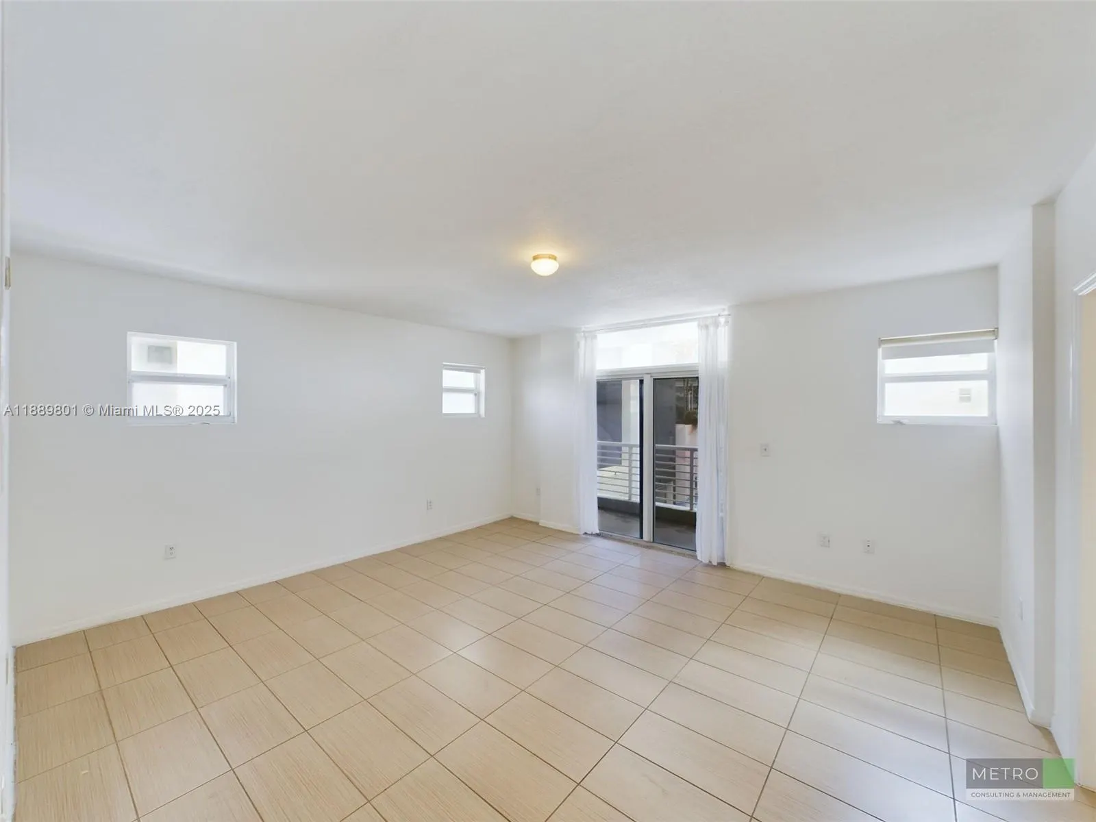 425 NE 30th St, #402