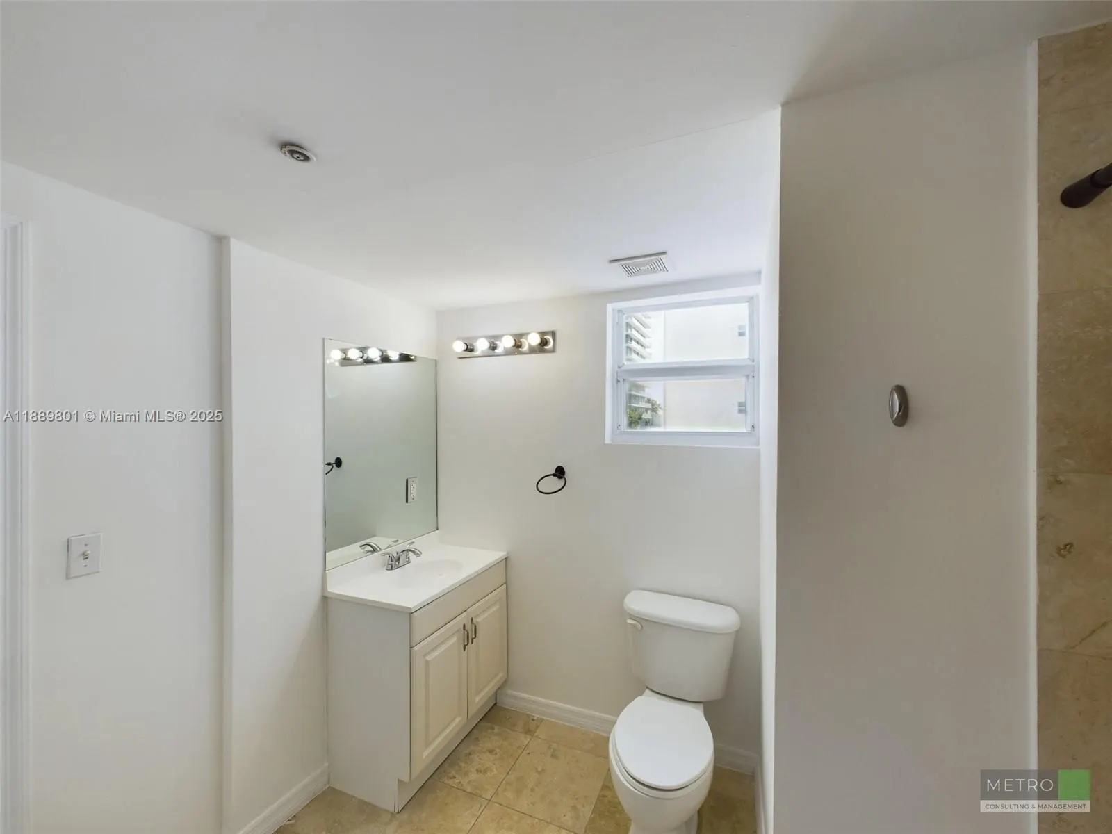 425 NE 30th St, #402