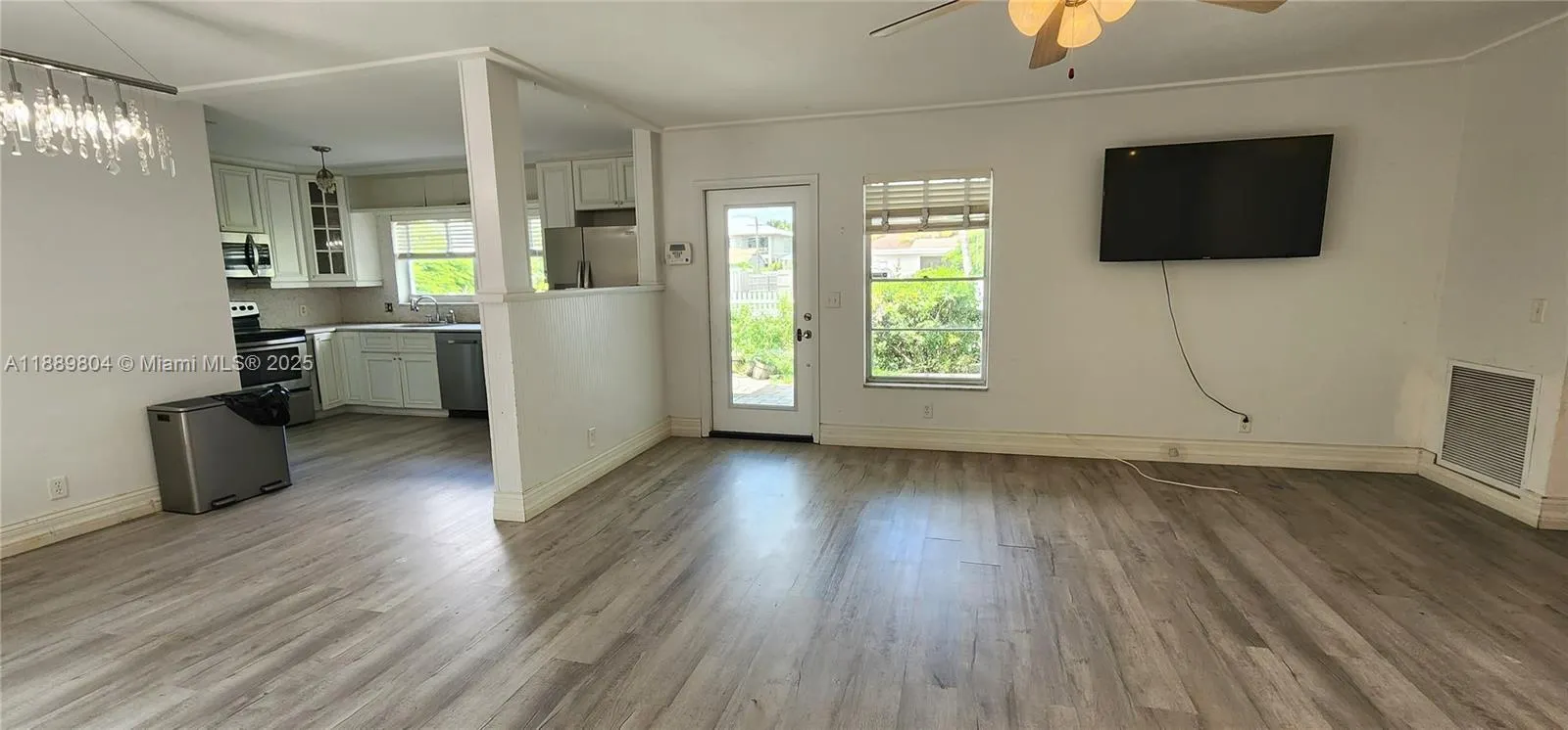 200 NW 9th St