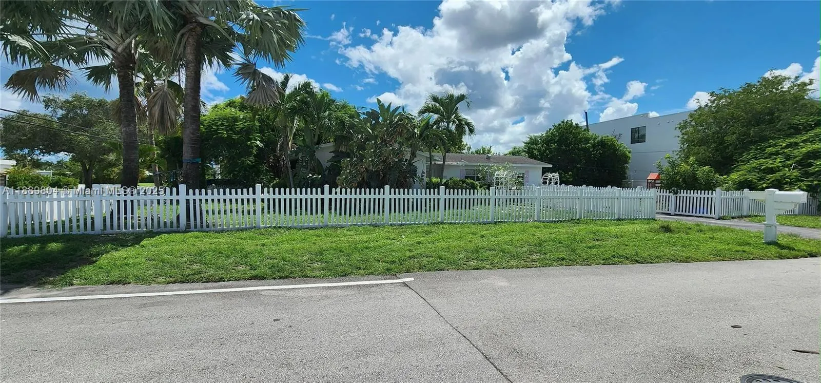 200 NW 9th St