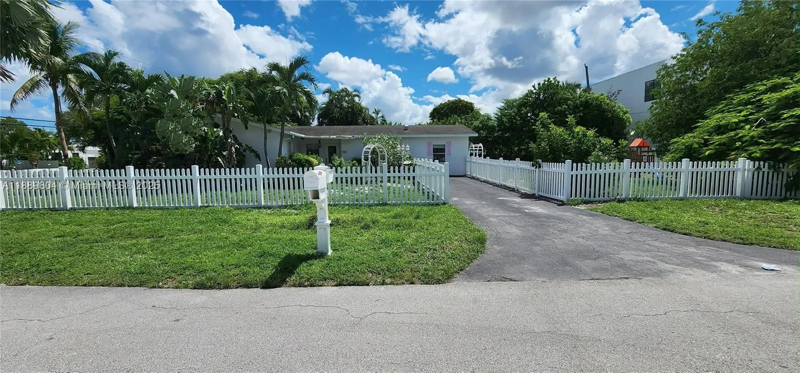 200 NW 9th St