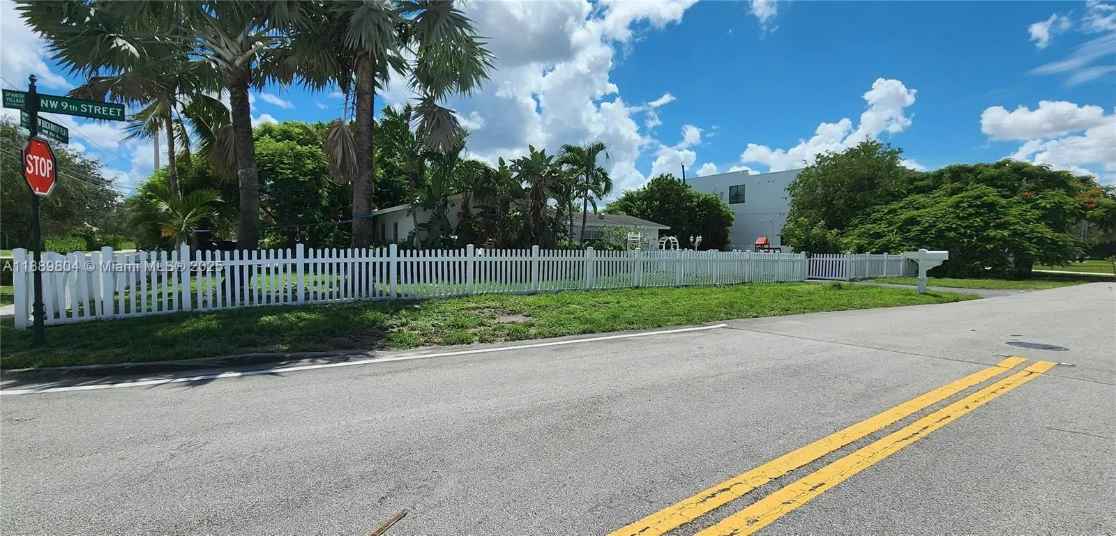 200 NW 9th St