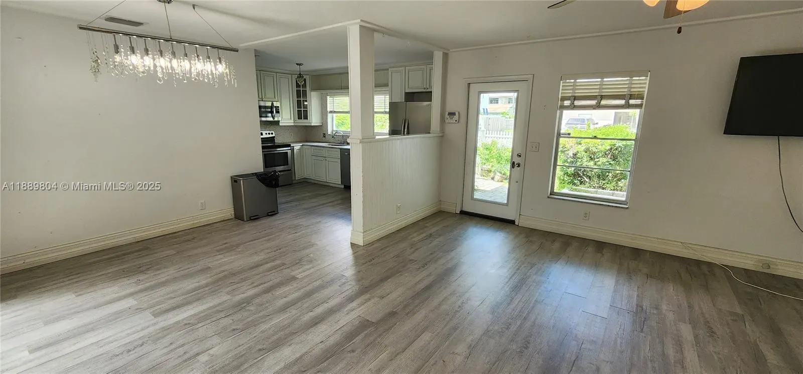 200 NW 9th St