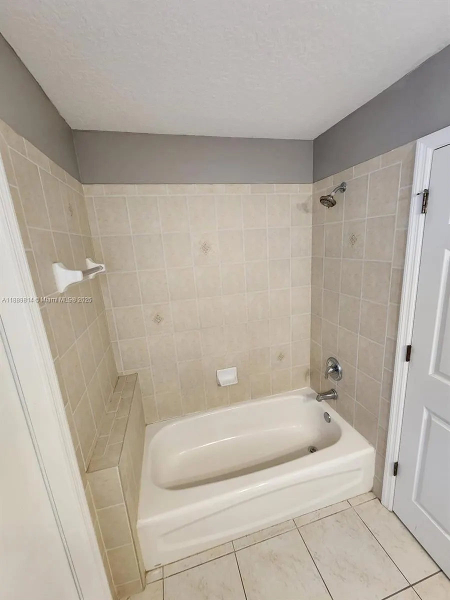 6404 Las Palmas Way, #.