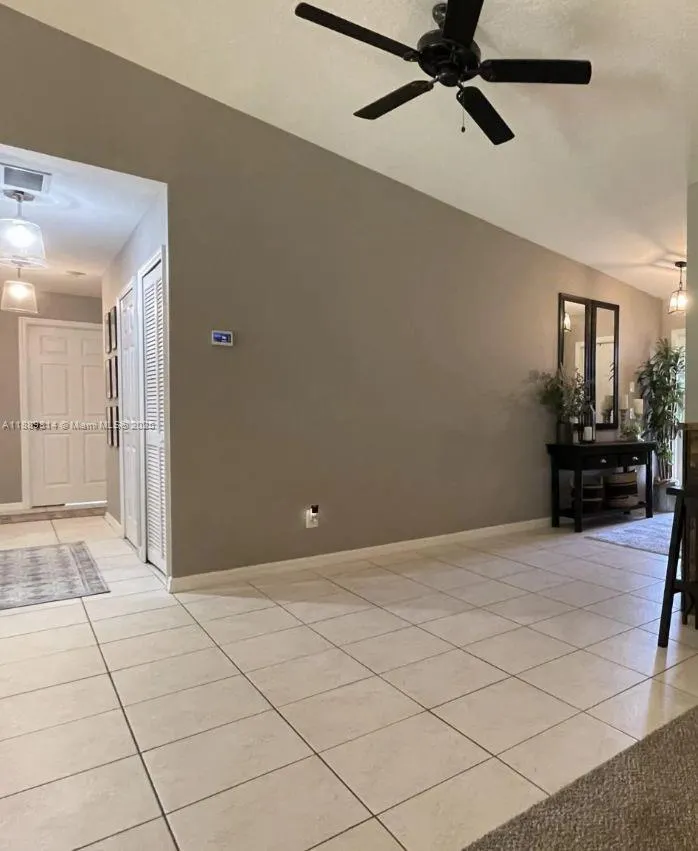 6404 Las Palmas Way, #.