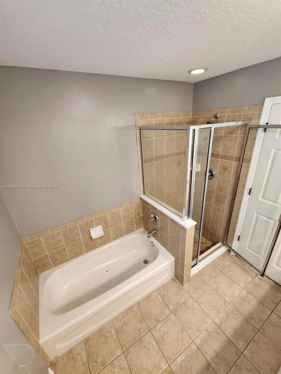 6404 Las Palmas Way, #.