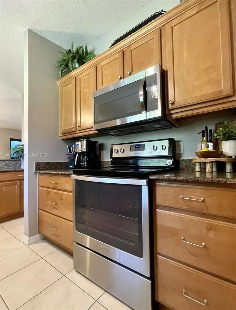 6404 Las Palmas Way, #.