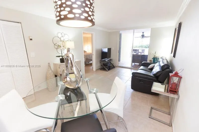5880 Collins Ave, #306