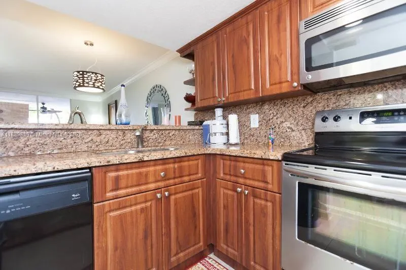 5880 Collins Ave, #306