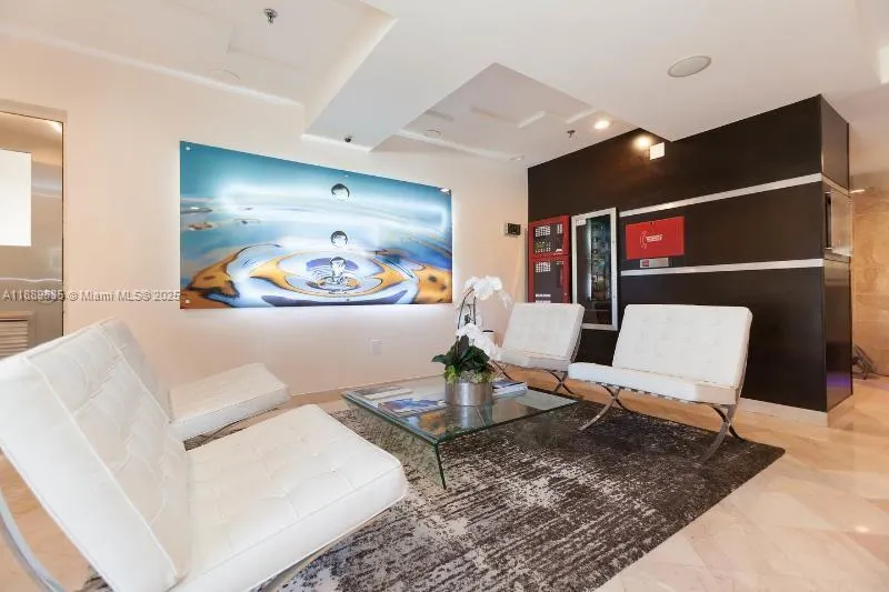 5880 Collins Ave, #306