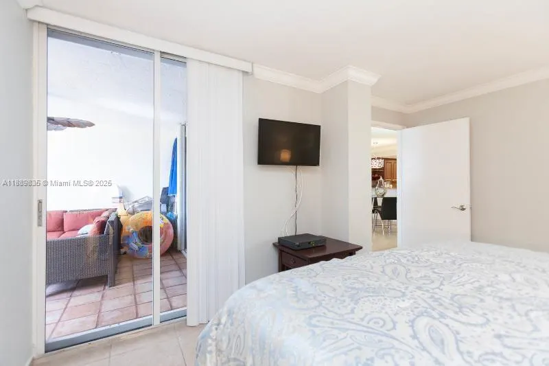 5880 Collins Ave, #306