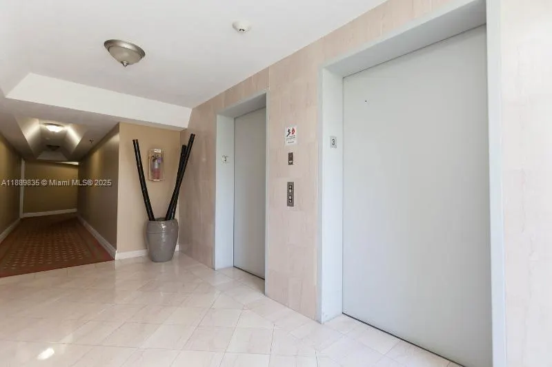 5880 Collins Ave, #306