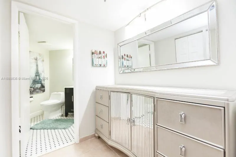5880 Collins Ave, #306